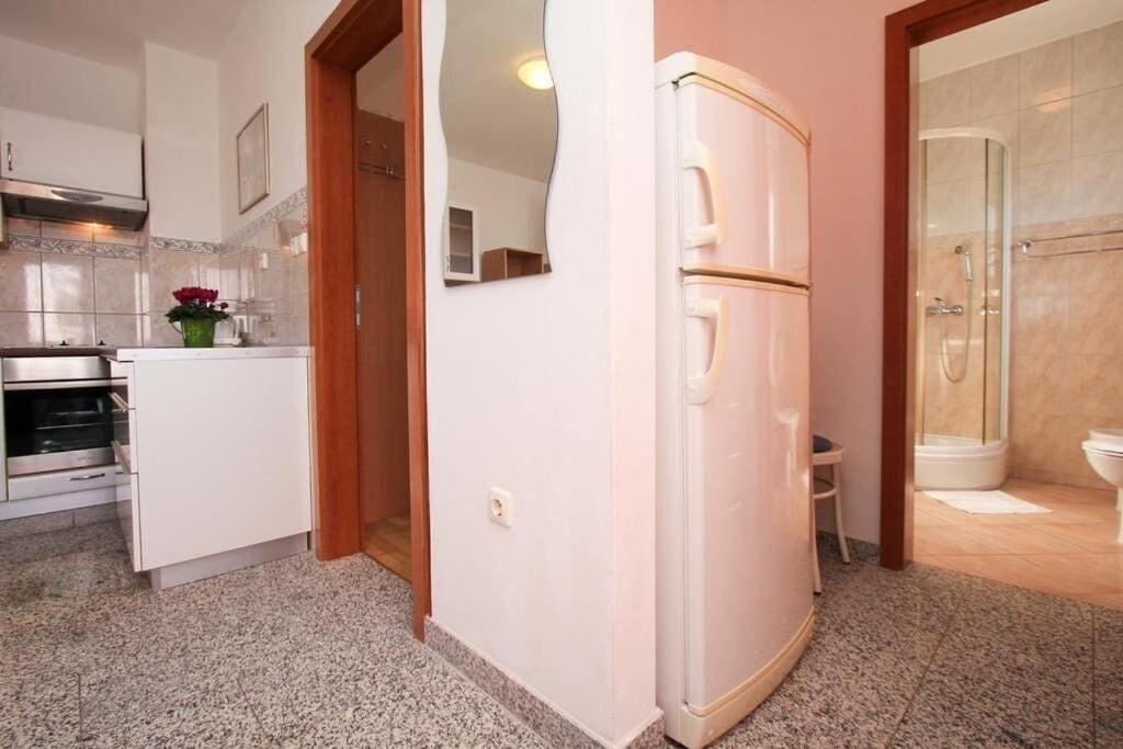 Apartments Ana ซูโกชัน ภายนอก รูปภาพ